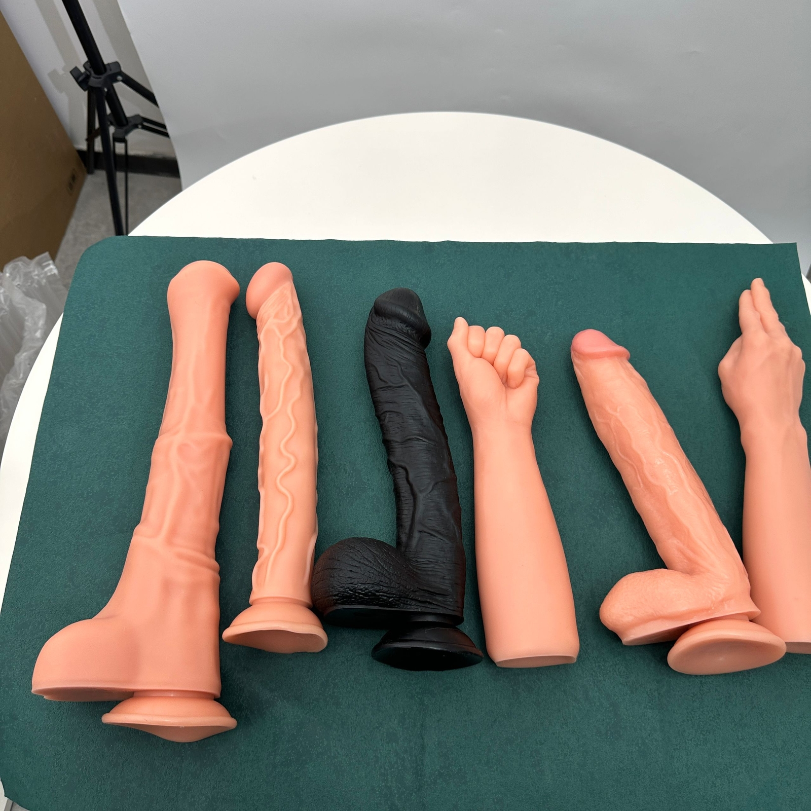 XXL Realistic Big Dildo Thick Penis Dildo Suction Cup G-spot Sex Toy for Women