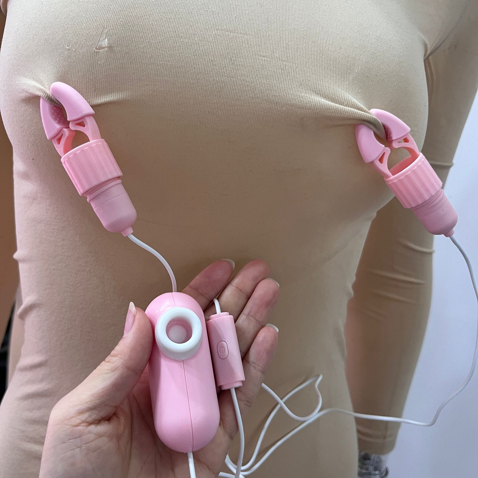 Electric Vibrating Breast Nipple Clamps Sucker Massager Enhancer A Pair Sex Toys